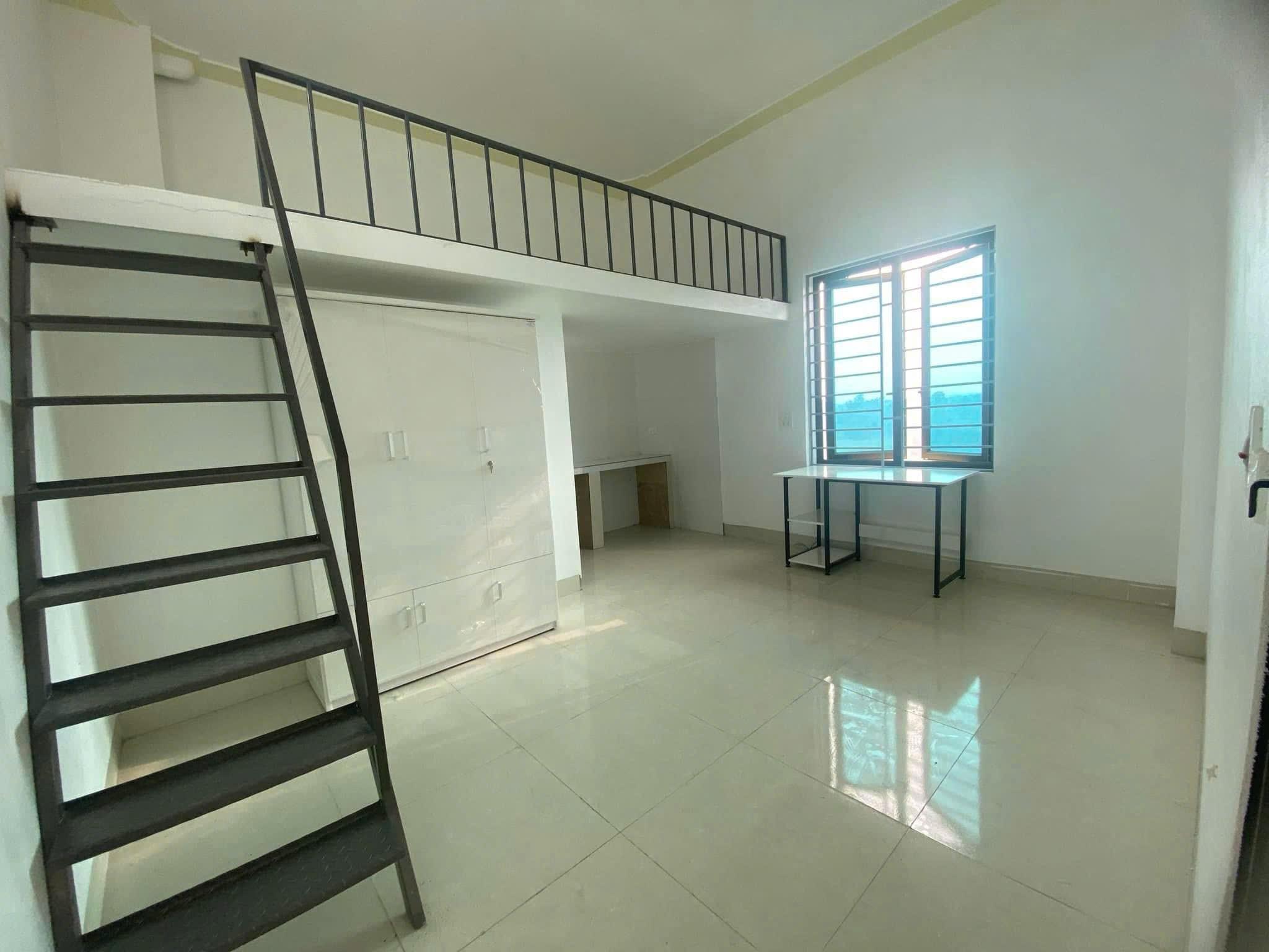 Phòng trọ khu vực Tân Xã đầy có gác xép rộng, đầy đủ nội thất, gần chợ